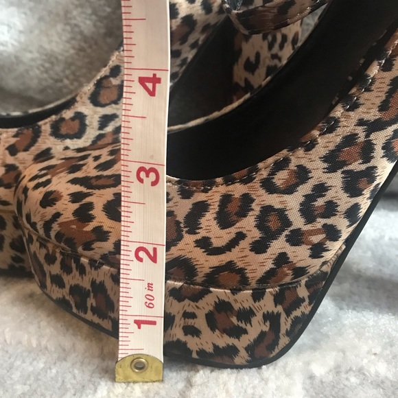 Forever 21 satin finish animal print platform heel - Picture 9 of 10